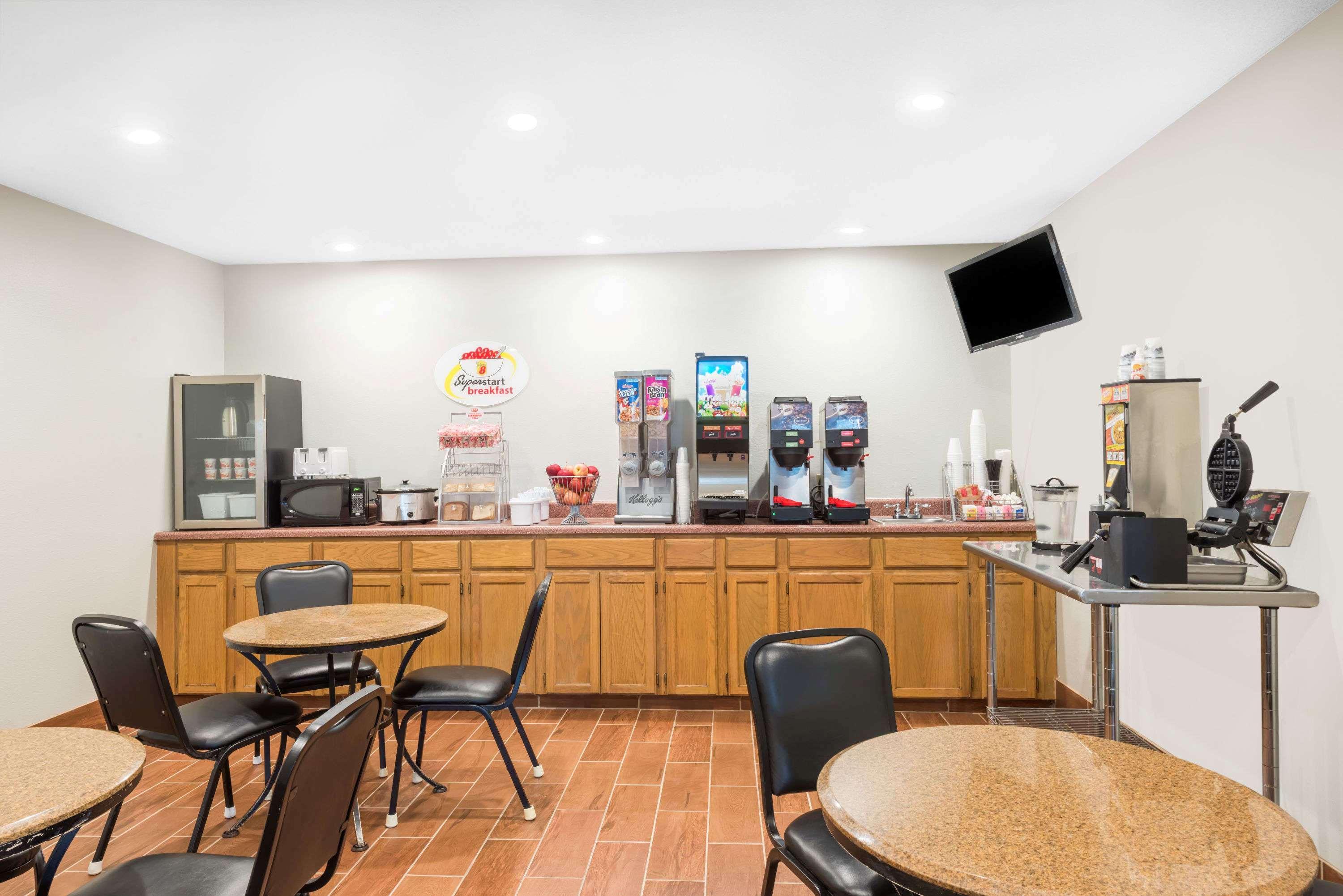 Hotel Super 8 By Wyndham Winfield-Quail Ridge Area Exteriér fotografie