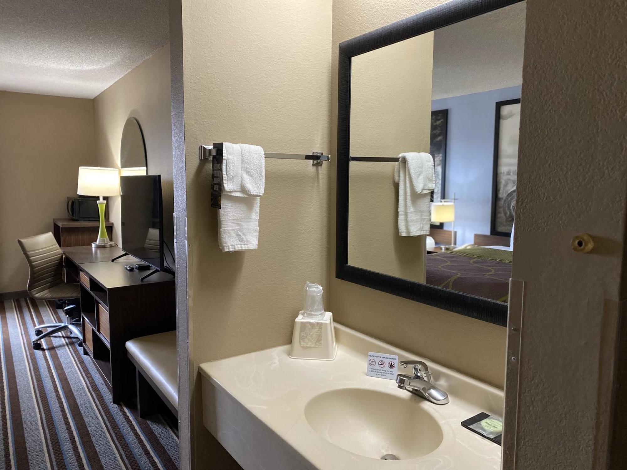 Hotel Super 8 By Wyndham Winfield-Quail Ridge Area Exteriér fotografie